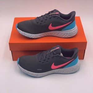 Nike Revolution 5